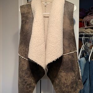 Leather & Fur Vest (the bay)